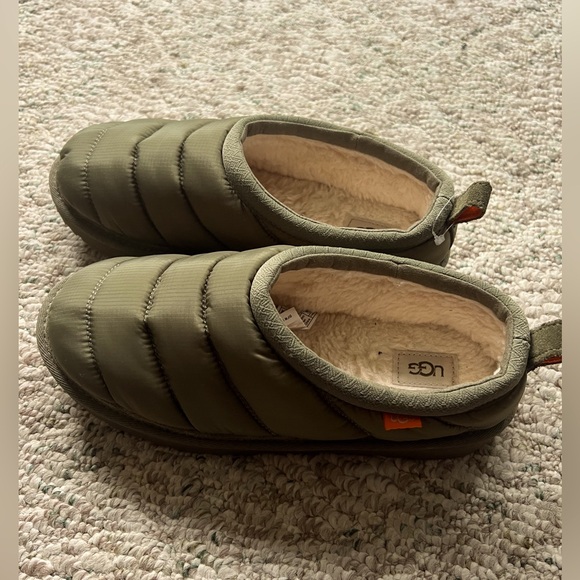 UGG Other - UGG Tasman LTA Youth 6 or Women’s 8